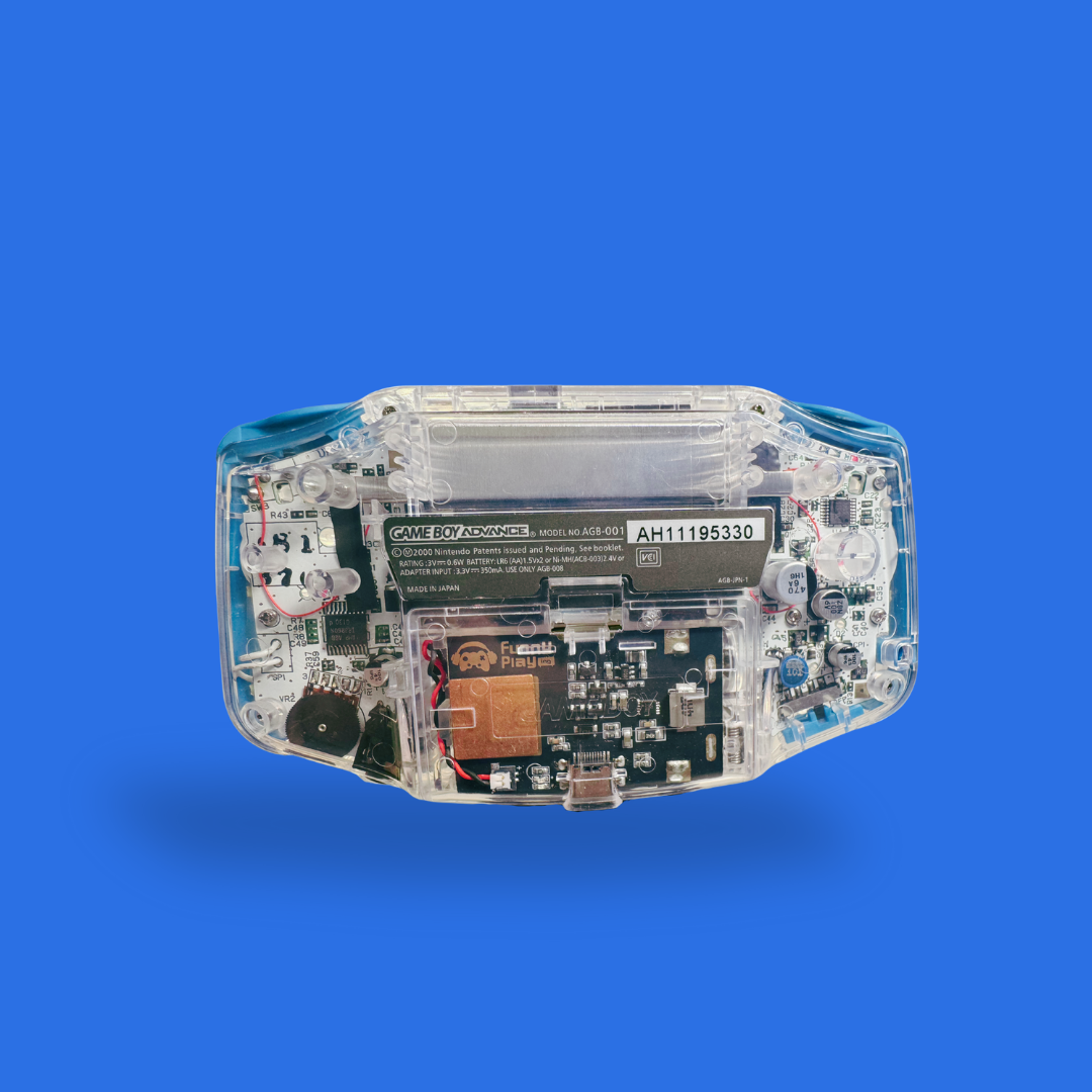 Game Boy Advance met transparante behuizing en funny playing achterkant